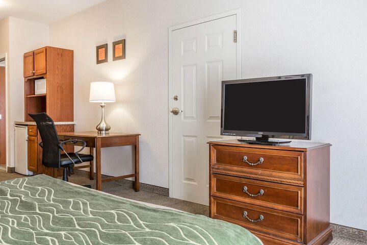 Comfort Inn & Suites South Burlington near University