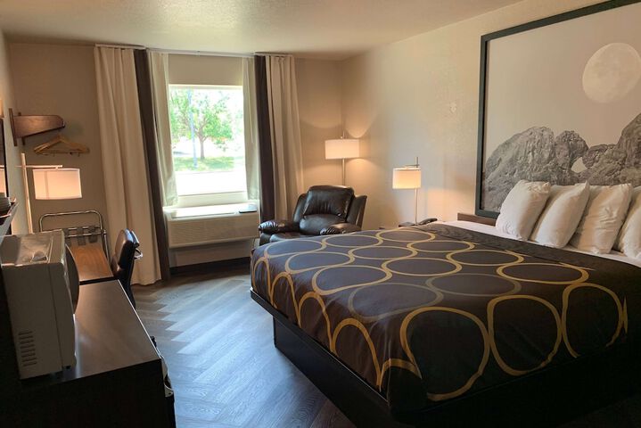 Room 8 of 18