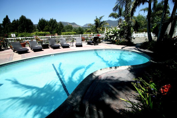 Malibu Country Inn