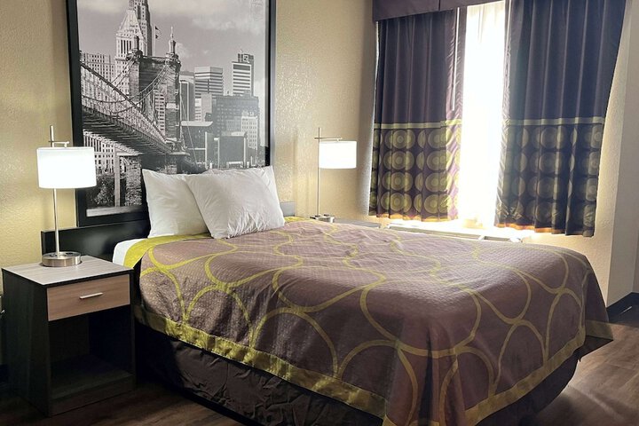 Super 8 by Wyndham Harrison OH