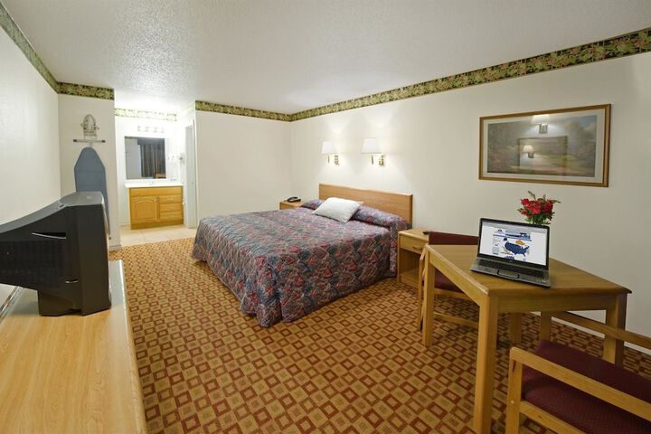 Room 5 of 8