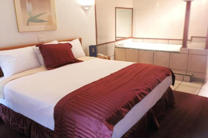 Room 6 of 14