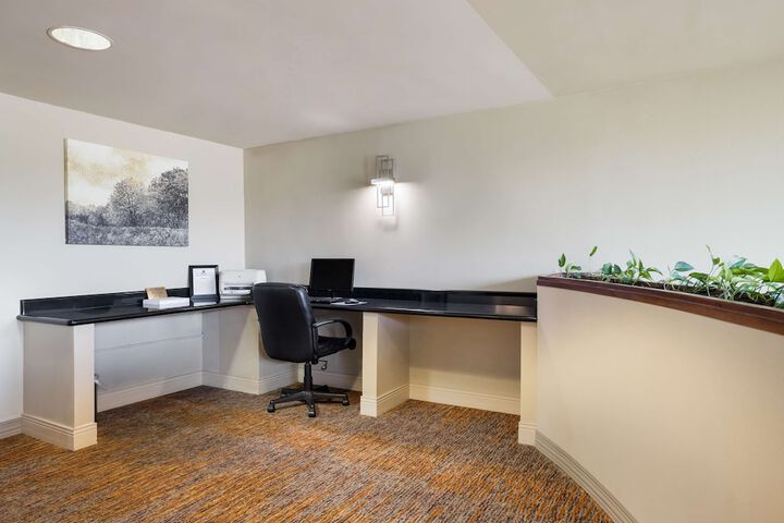 Business Center 43 of 43