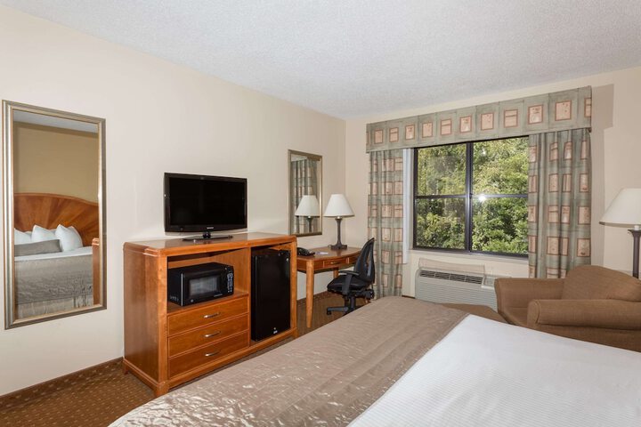 Room 12 of 22