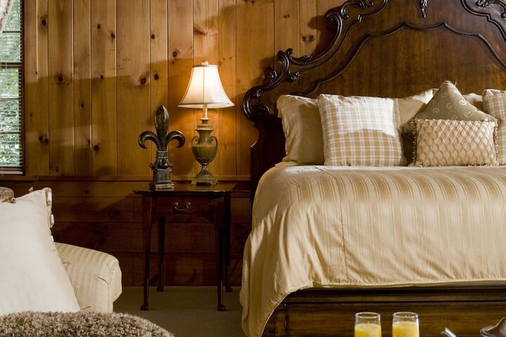 1906 Pine Crest Inn
