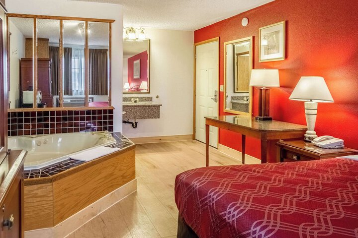 Econo Lodge Inn & Suites Madras