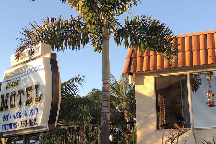 Moonlight Beach Motel