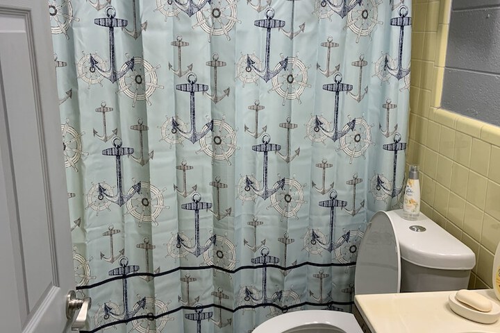 Room 10 of 18