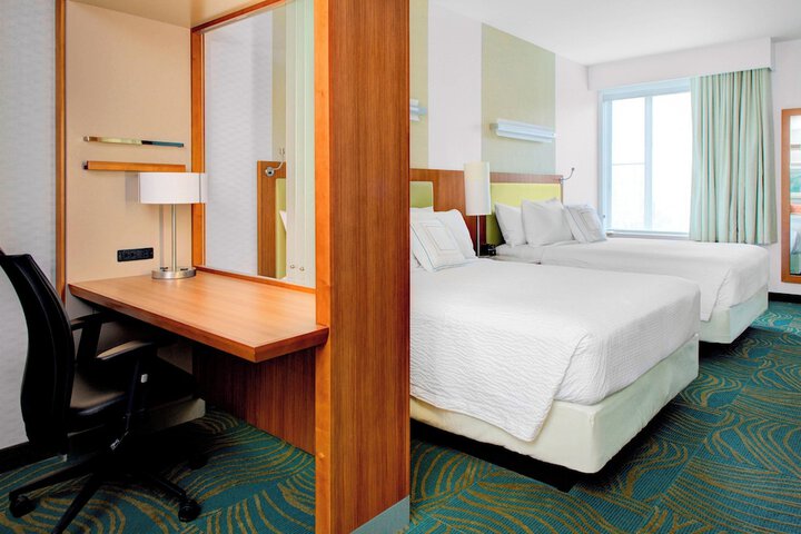 Room 10 of 14