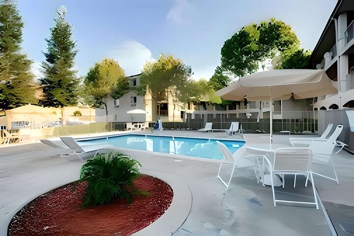 Pool 4 of 15