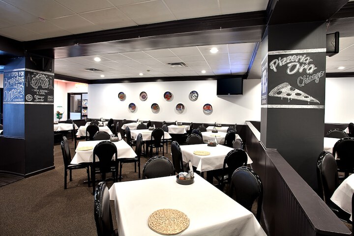 Dining 19 of 24