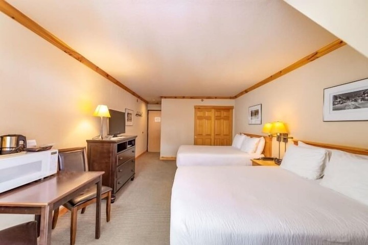 Selkirk Lodge
