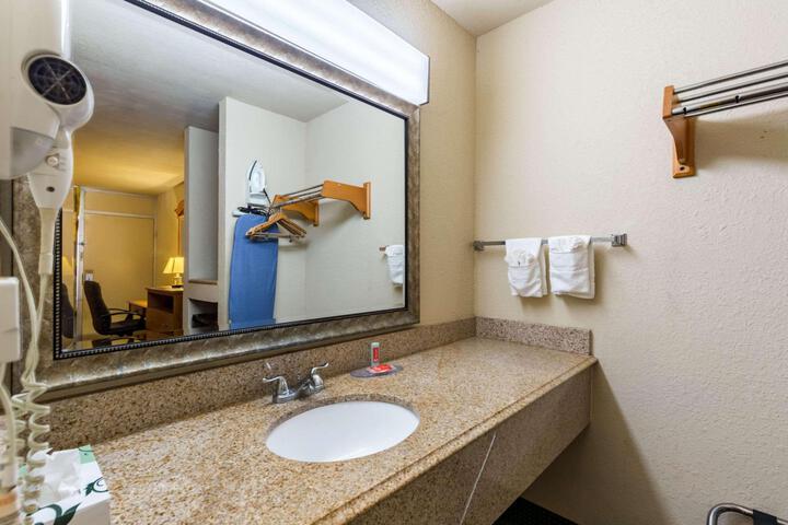 Econo Lodge Baytown