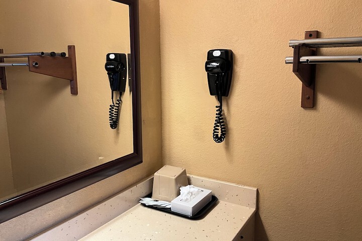 Executive Inn & Suites