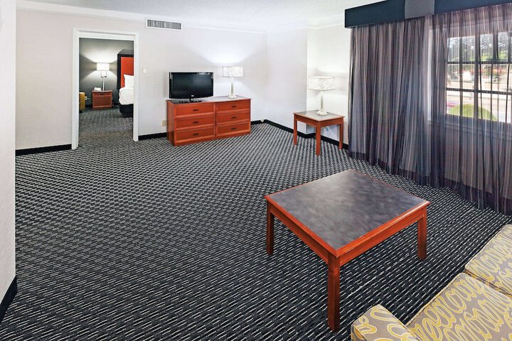Room 76 of 102