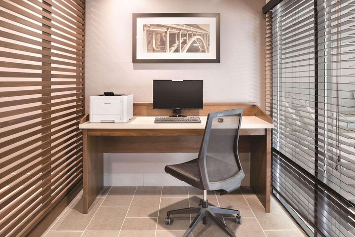 Business Center 22 of 22