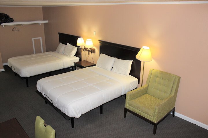 Room 9 of 16