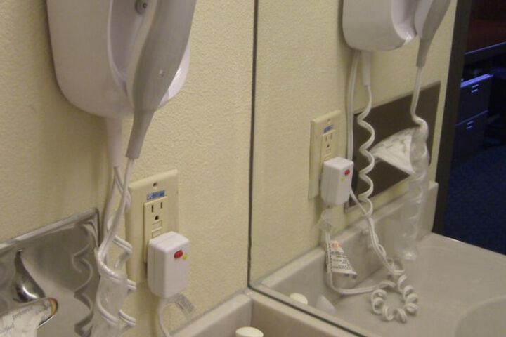 Room 17 of 28