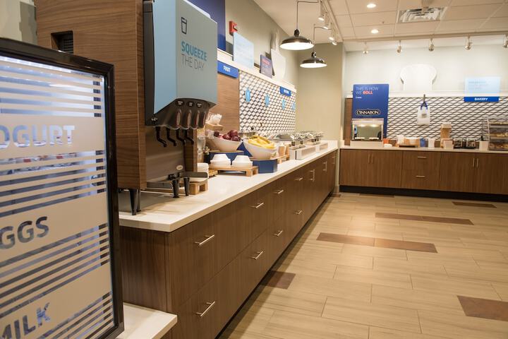 Holiday Inn Express & Suites Warsaw - E Center by IHG