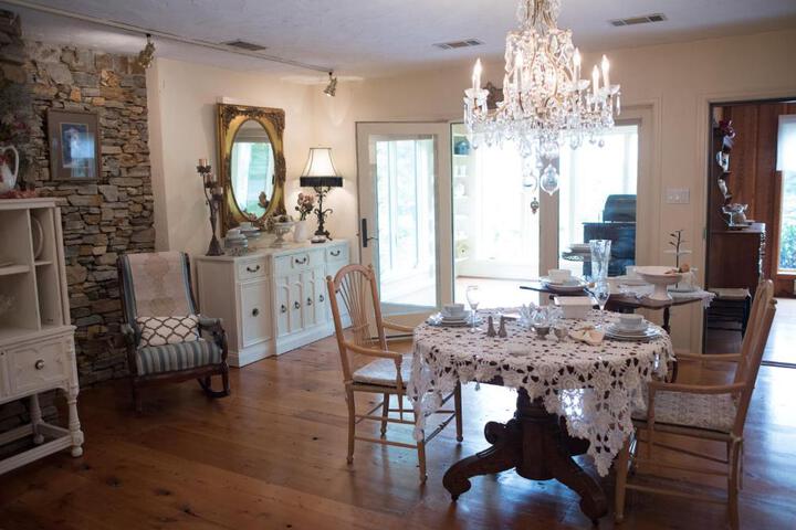 The Inn at White Oak