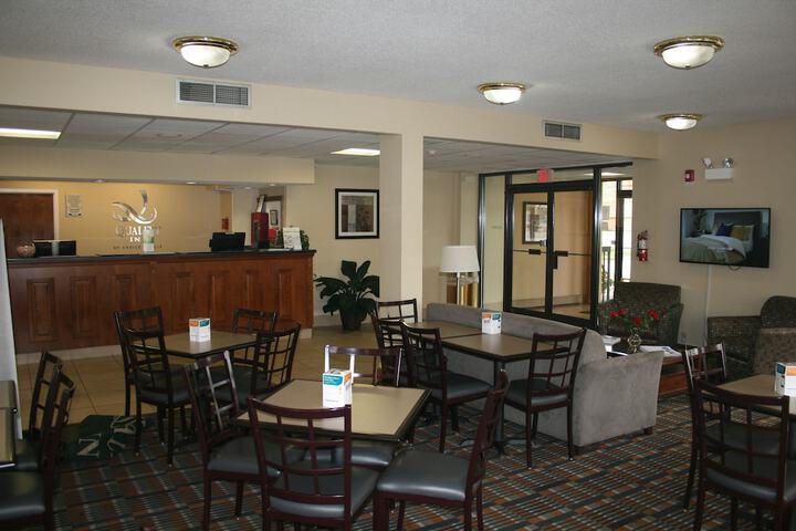 Dining 51 of 58