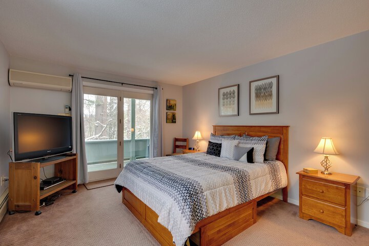 3 Mi to Story Land: All-season Family Condo