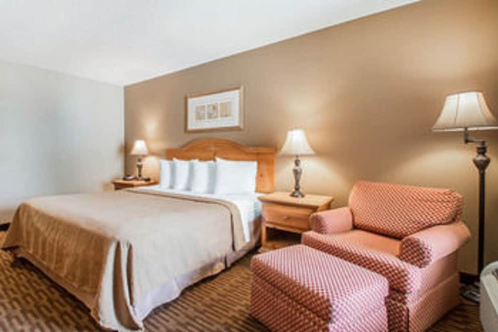 Quality Inn US65 & E. Battlefield Rd. Springfield