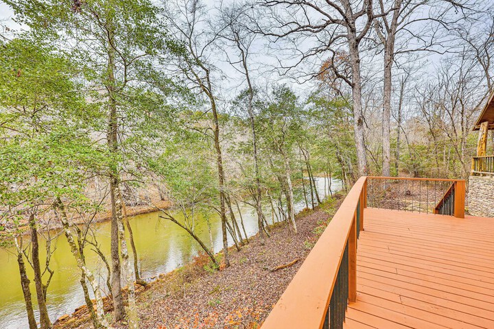 Fish Boat & Hike: Pet-friendly Cabin in Arkansas