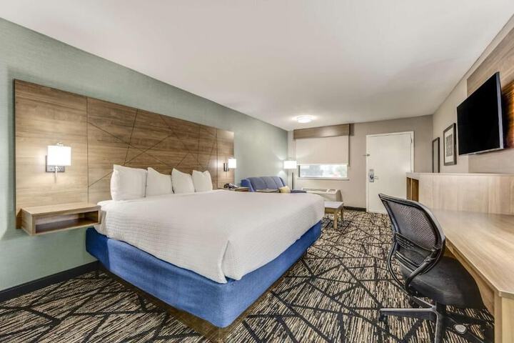 Clarion Pointe