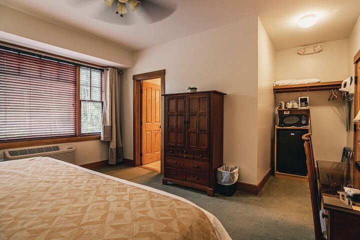 Room 34 of 136
