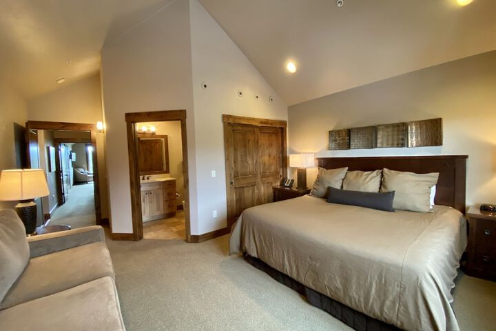 Room 40 of 184