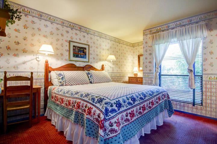 Baywood Inn Bed & Breakfast