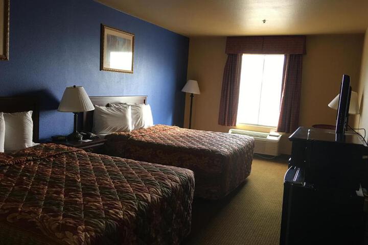 Econo Lodge Inn & Suites