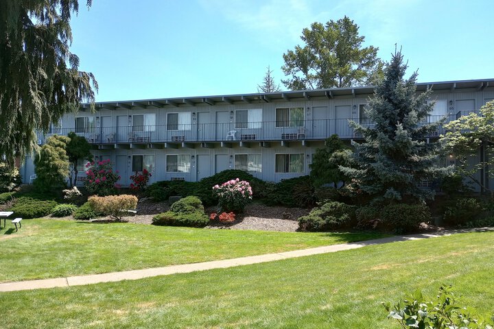 Hotel Exterior 122 of 128