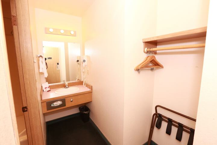 Room 12 of 35