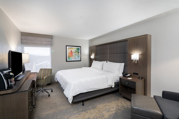 Room 22 of 38