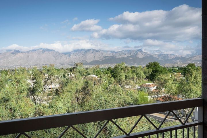 Embassy Suites by Hilton Tucson East