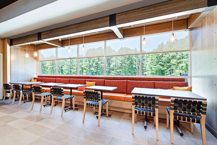 Breakfast/Coffee Service 32 of 39