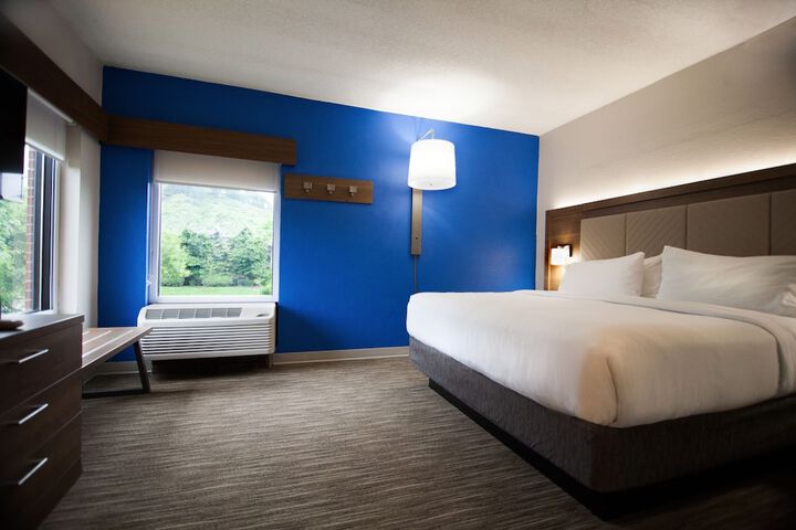 Holiday Inn Express & Suites Nashville - Brentwood I-65 by IHG