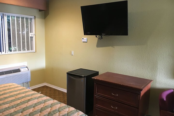 Bellflower Travel Inn