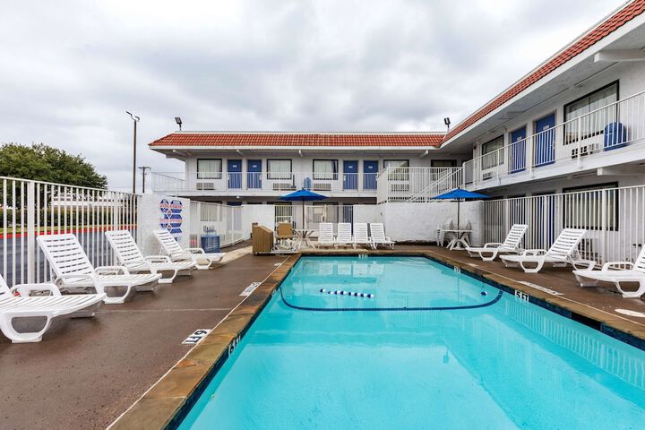 Pool 9 of 38