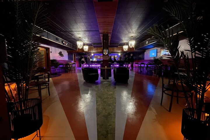 Lounge 36 of 36