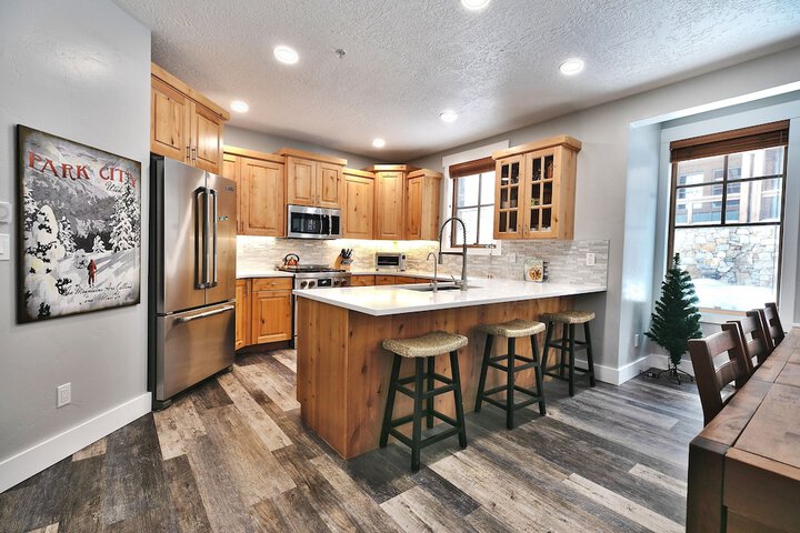 Town Pointe B101 3 Bedroom Condo by RedAwning