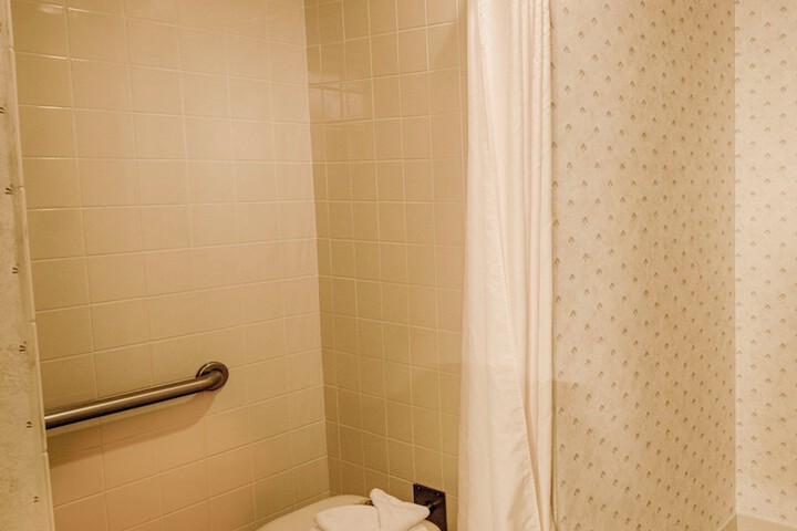 Room 25 of 34