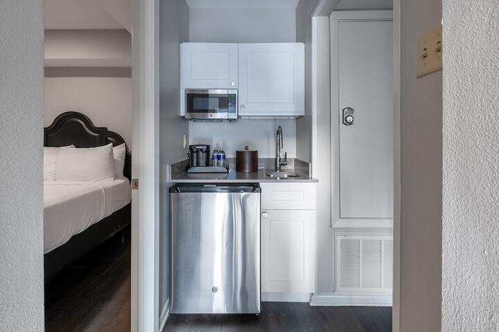 Room 33 of 59