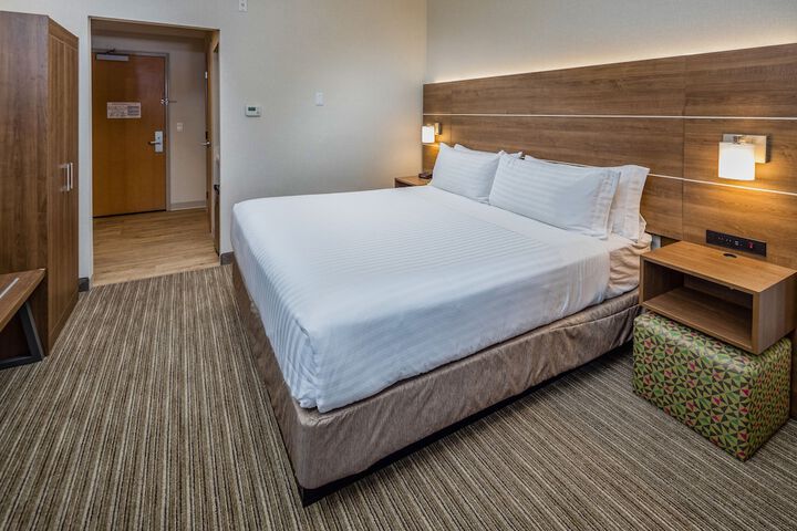 Holiday Inn Express and Suites Modesto by IHG