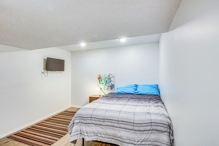 Shawnee Vacation Rental 11 Mi to Kansas City!