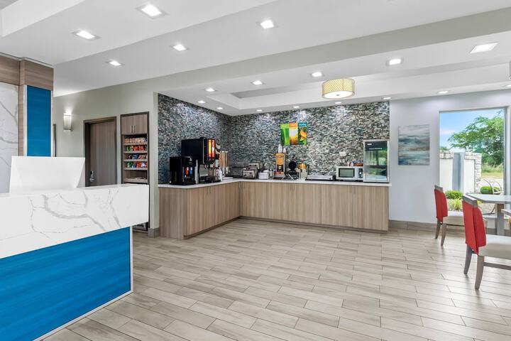 Quality Inn Shawnee North I-40