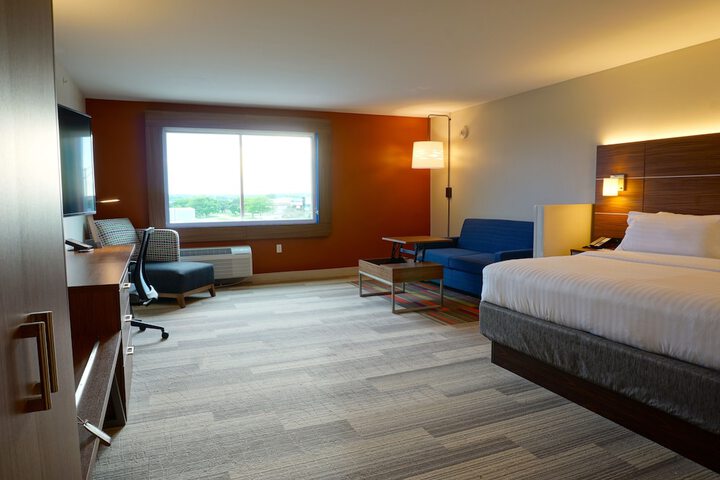 Room 17 of 36