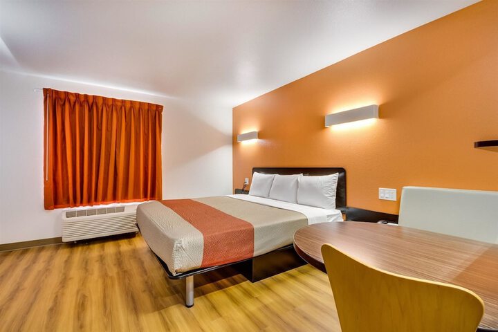 Motel 6 Tulsa OK